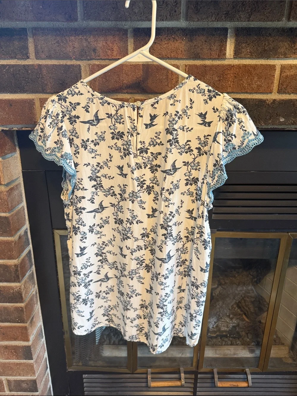 LOFT Cream Top with Blue Floral and Lace-Trim Flutter Sleeves - Picture 3 of 4